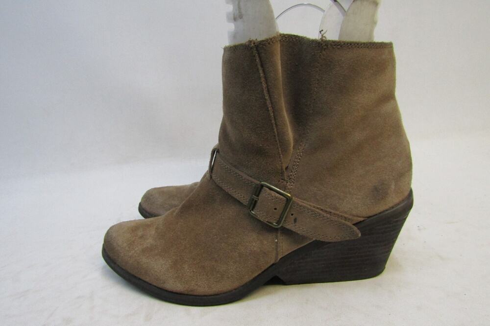 VERY VOLATILE Womens Size 10 M Brown Suede Zip Ankle Fashion Boots Bootie